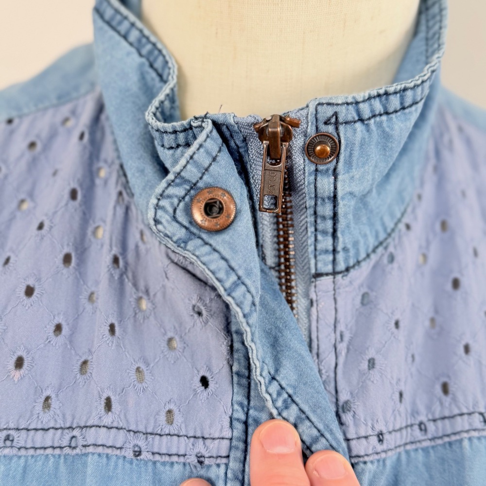 Chambray Denim L Utility Vest Eyelet Embroidery Cinched Waist Western Safari - Picture 5 of 9
